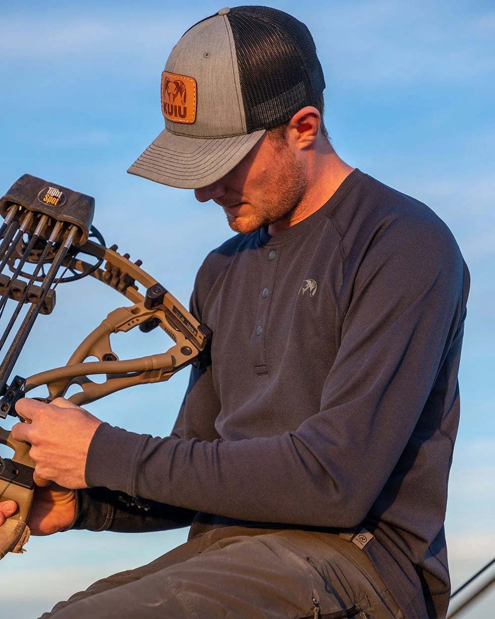 PRO Merino 200 Henley | Gunmetal - Image 2